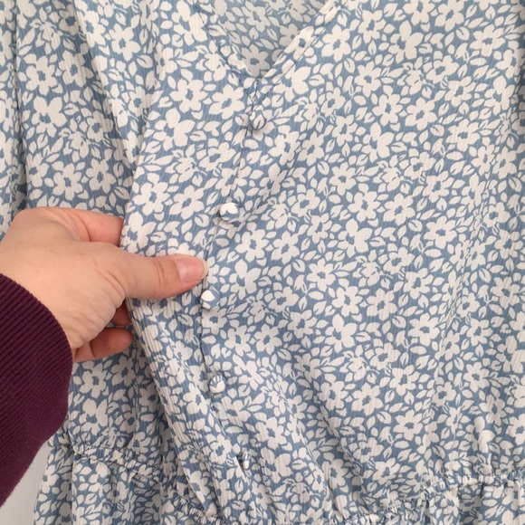 E & M Blue White Floral Puff Sleeve Ruched Peplum Blouse - Picture 4 of 7